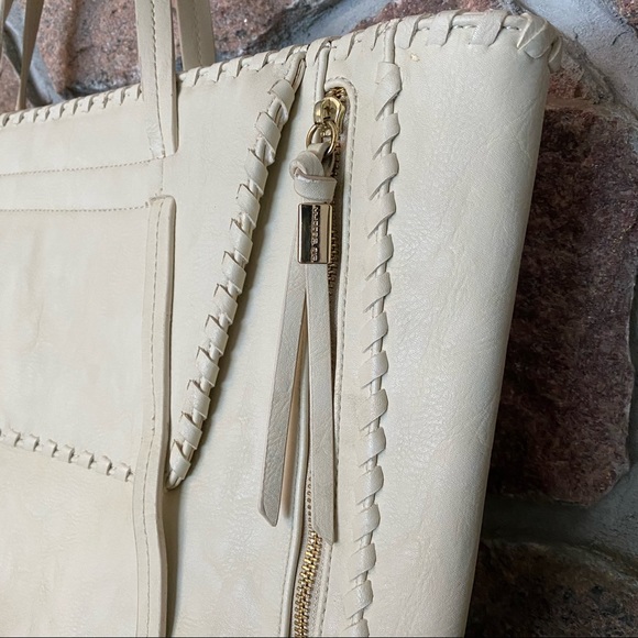 👜Big Buddha large cream faux leather shoulder bag. - Picture 3 of 9